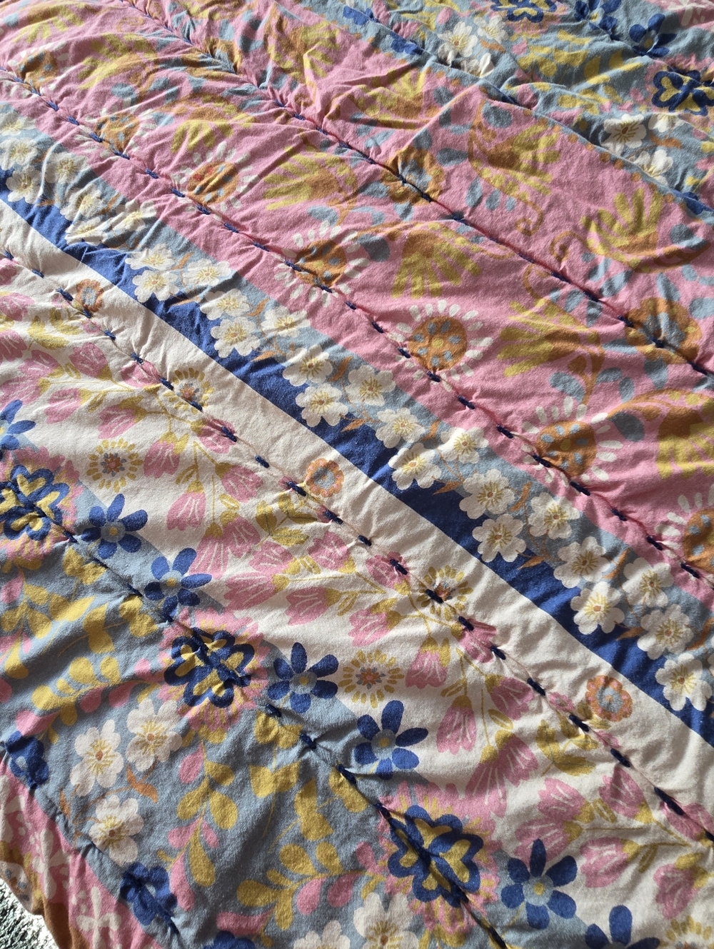 ✌️🌻 NATURAL LIFE 🌻✌️| Vintage-Inspired Pink & Yellow Quilted Bedspread - Picture 3 of 6